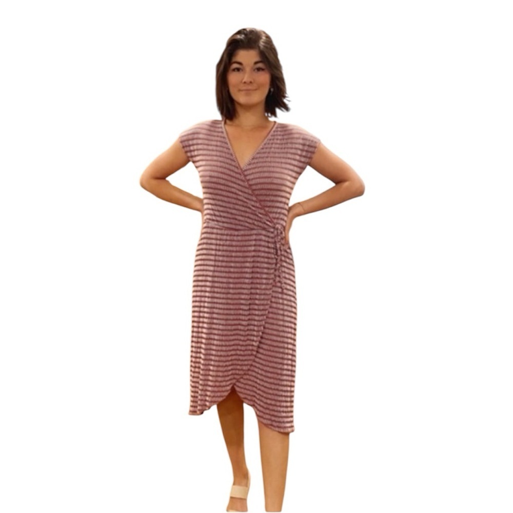 ❤️ CAUTION IN THE WIND Pink White Striped Wrap Size Large Textured Dress